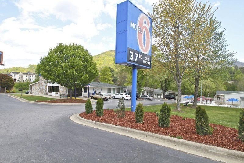 Super 8 By Wyndham Asheville/Biltmore Dış mekan fotoğraf